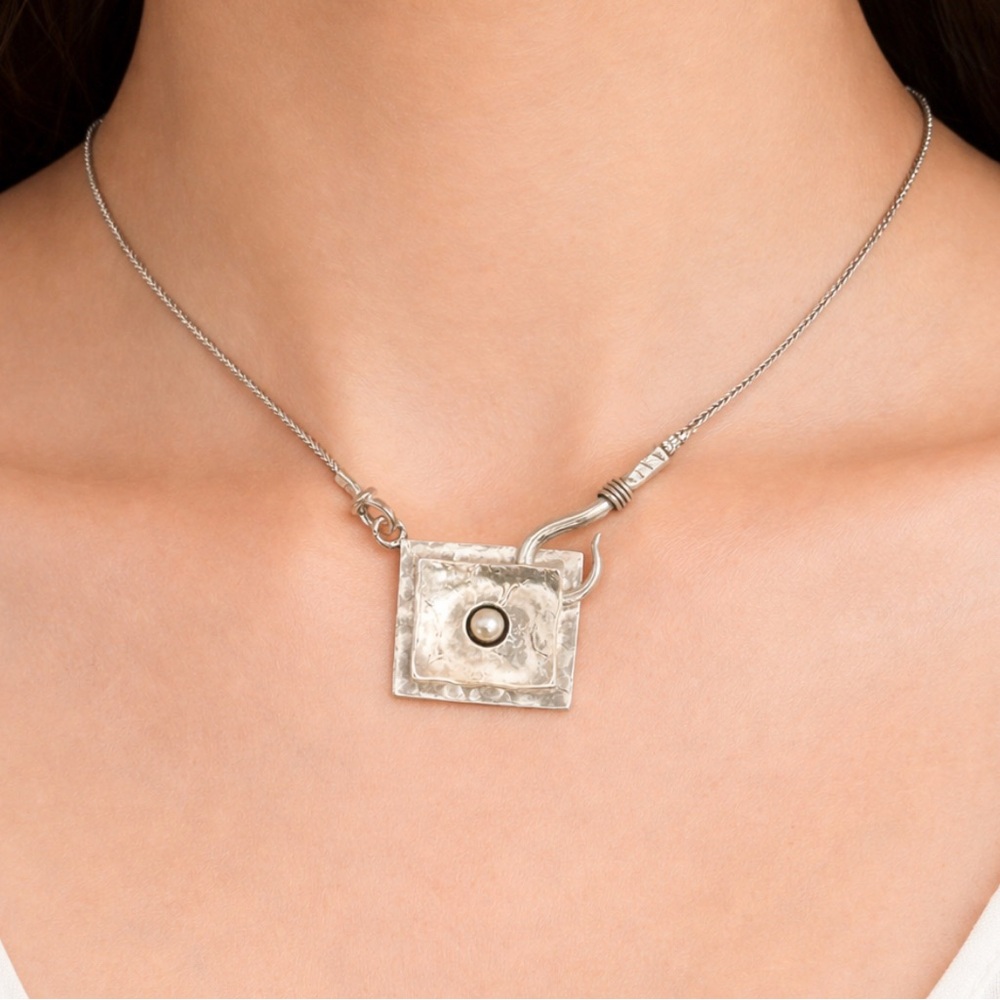 Silpada Didae Retired Vintage N0488 Sterling Silver & Pearl Front Hook Necklace